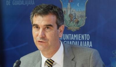 Dos caras nuevas en la lista que ha preparado Antonio Román para ser reelegido alcalde de Guadalajara