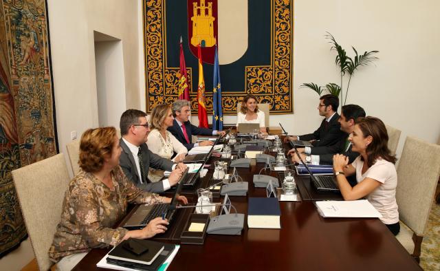 La normativa de Castilla-La Mancha ha permitido prestar 9.220 servicios profesionales más a las personas dependientes 
