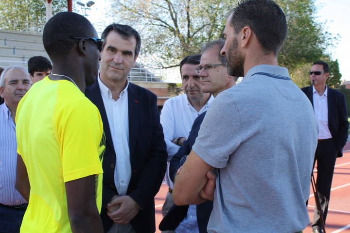 Abel Antón apoya la apuesta deportiva de la candidatura de Antonio Román en Guadalajara