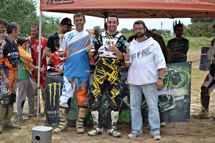 El azudense Carlos Blanco se trae dos copas de Vadetorres del Jarama