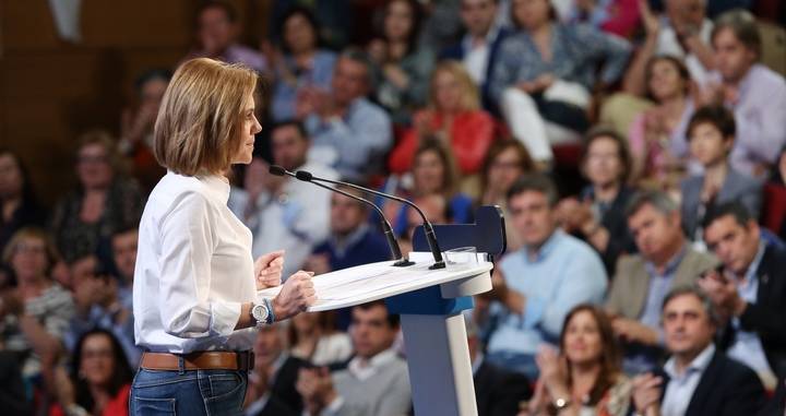 Cospedal promete una bajada del IRPF y deducciones por guardería y gasto escolar