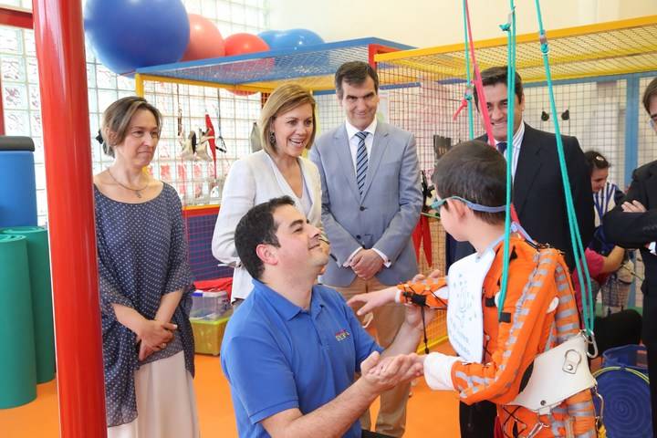 Cospedal califica de encomiable la vocación de entrega de los profesionales de la Fundación Nipace, que sacan lo mejor de nuestros niños