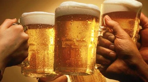 Dani Rovira, Felipe VI y Nadal, los favoritos de los españoles para irse de cañas