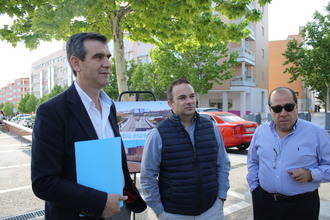 Antonio Román creará nuevas zonas de aparcamiento e incrementará la seguridad de los peatones con diferentes medidas