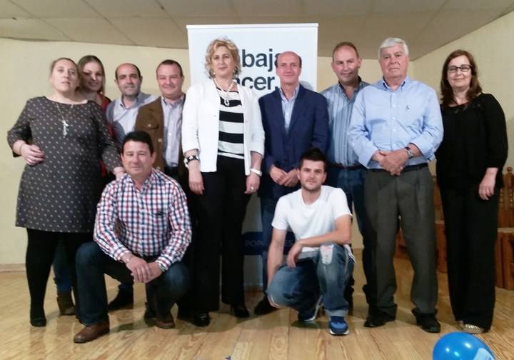Juan Pablo Sanchez junto a la candidata del PP en El Pozo de Guadalajara Maria Jose Fernandez