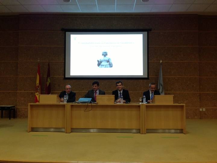 El alcalde asiste a la festividad de grado de Enfermería de Guadalajara