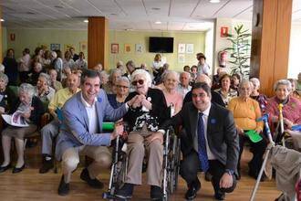 Echániz resalta en Guadalajara el trabajo y la generosidad de los profesionales que atienden a personas mayores