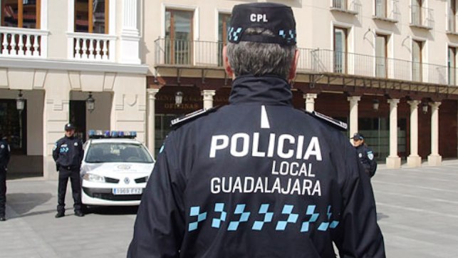 La Policía Local detiene a un hombre que estaba intentando entrar en una vivienda en la calle Zaragoza