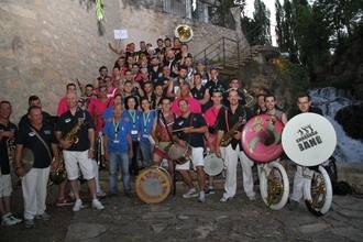 La Kriptonita valenciana, de Cullera, vence en el III Concurso de Charangas de Trillo