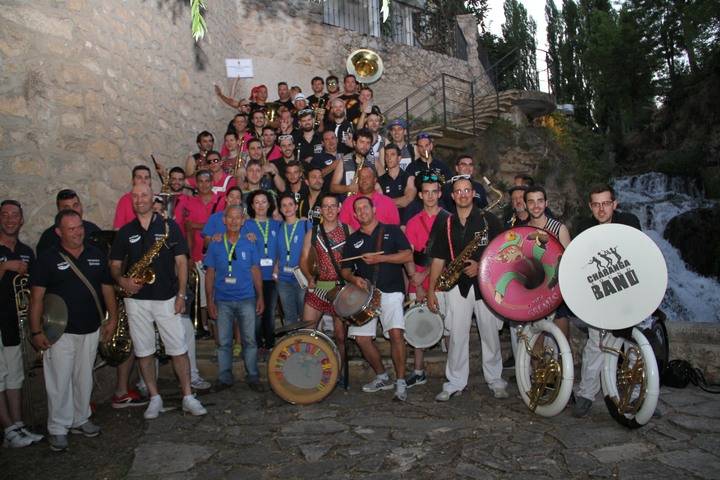 La Kriptonita valenciana, de Cullera, vence en el III Concurso de Charangas de Trillo