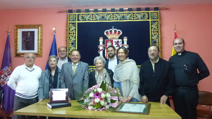 La presidenta de la Diputación comparte con los familiares y vecinos de Campisábalos la celebración de su vecina centenaria