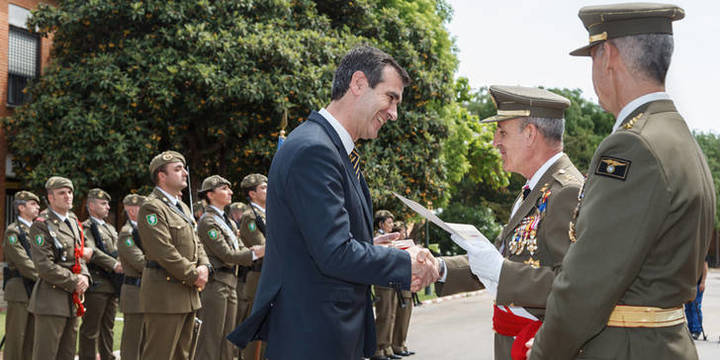 Antonio Román recibe el título de Ingeniero de honor y piloto de aerostatos honorífico