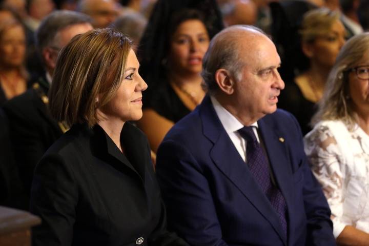 Cospedal asiste a la misa y procesión del Corpus Christi en Toledo acompañada por el ministro del Interior