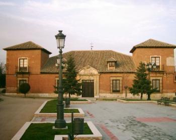 Los ánimos siguen revueltos en Galápagos: aparecen pintadas en la Iglesia y la plaza de toros