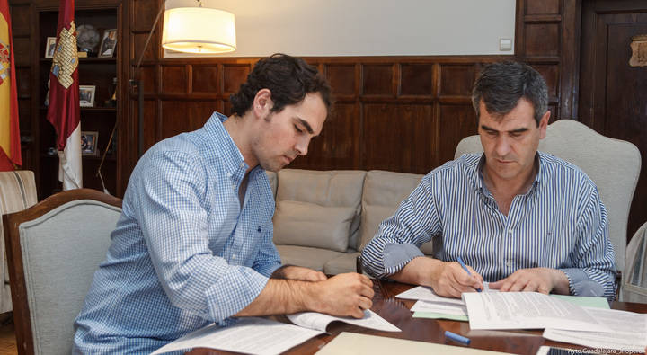 Suscrito el contrato para la gestión de la plaza de toros de Las Cruces durante los próximos cuatro años