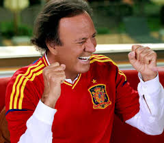 Julio Iglesias se recupera en su casa tras su ingreso en Nueva York