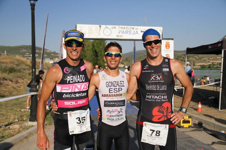 Oscar González vence con autoridad en el VIII Triatlón de Pareja, mientras que Sara Pérez hace lo propio en féminas