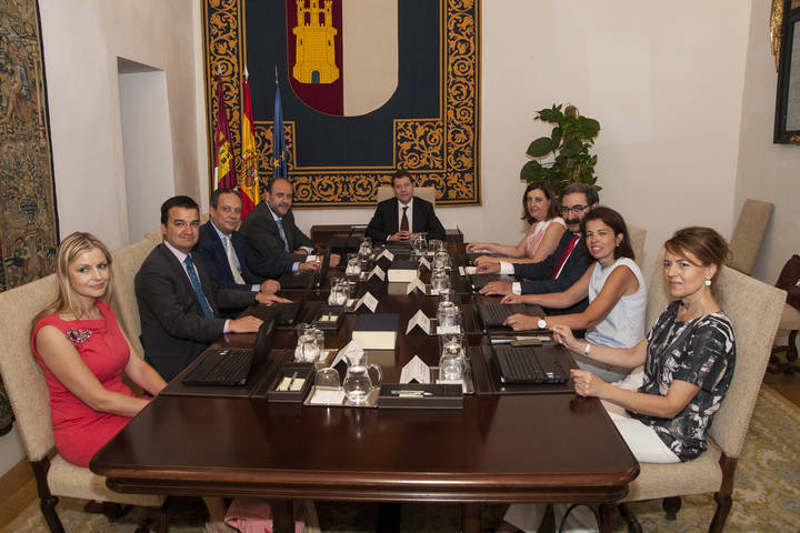 Page y sus consejeros en su primer Consejo de Gobierno.