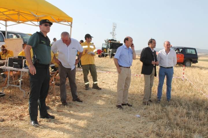 El delegado del Gobierno, junto al subdelegado, Juan Pablo Sánchez, y el presidente de Diputación, José Manuel Latre.