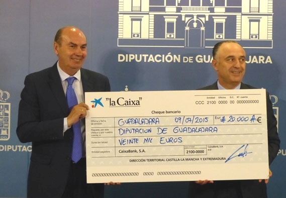 La Obra Social “la Caixa” dona a la Diputación 20.000 euros para gastos derivados del incendio de Humanes