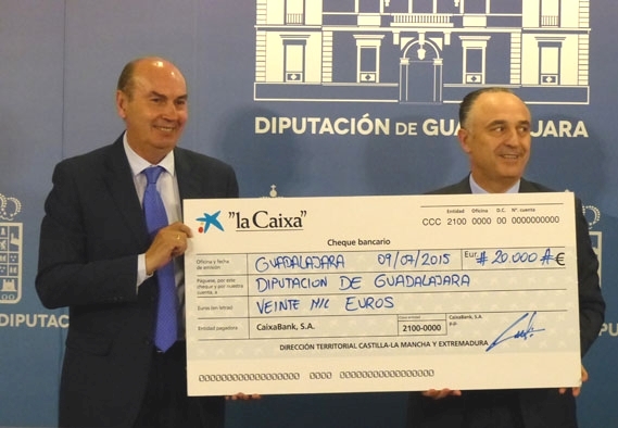 La Obra Social la Caixa dona a la Diputación 20.000 euros para gastos derivados del incendio de Humanes