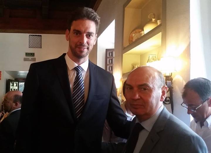José Manuel Latre asiste a la entrega del galardón Camino Real a Pau Gasol en la UAH