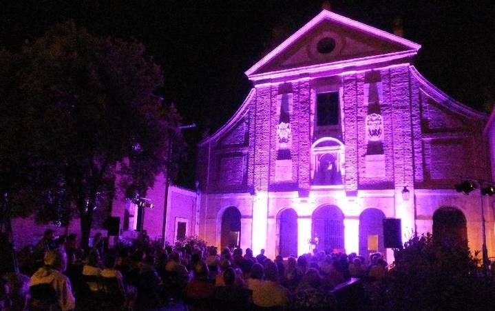 Los Versos a Medianoche, en una edición anterior.