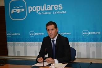 Velázquez critica la “cacicada antidemocrática del bipartito PSOE-Podemos imponiendo que haya diputados de primera y de segunda”