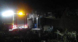 Un bombero hospitalizado por el humo de un incendio industrial en Guadalajara