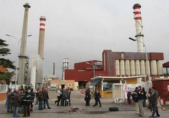 Los trabajadores de Isover en Azuqueca afrontan su quinta semana de paros