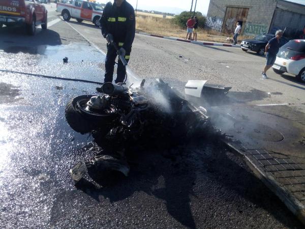 Un accidente entre dos motos y un vehículo en El Casar se salda con cuatro heridos graves
