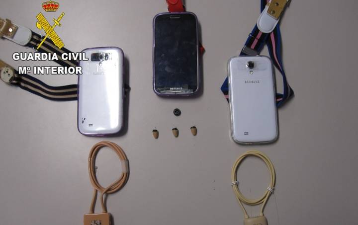 Intentar copiar en el examen de conducir le saldrá caro a tres personas