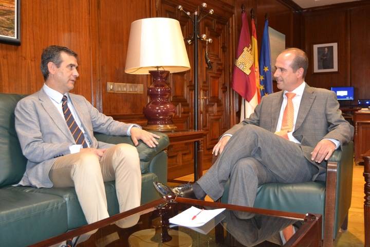 Cordialidad en la primera reunión entre el alcalde de Guadalajara y el nuevo delegado de la Junta