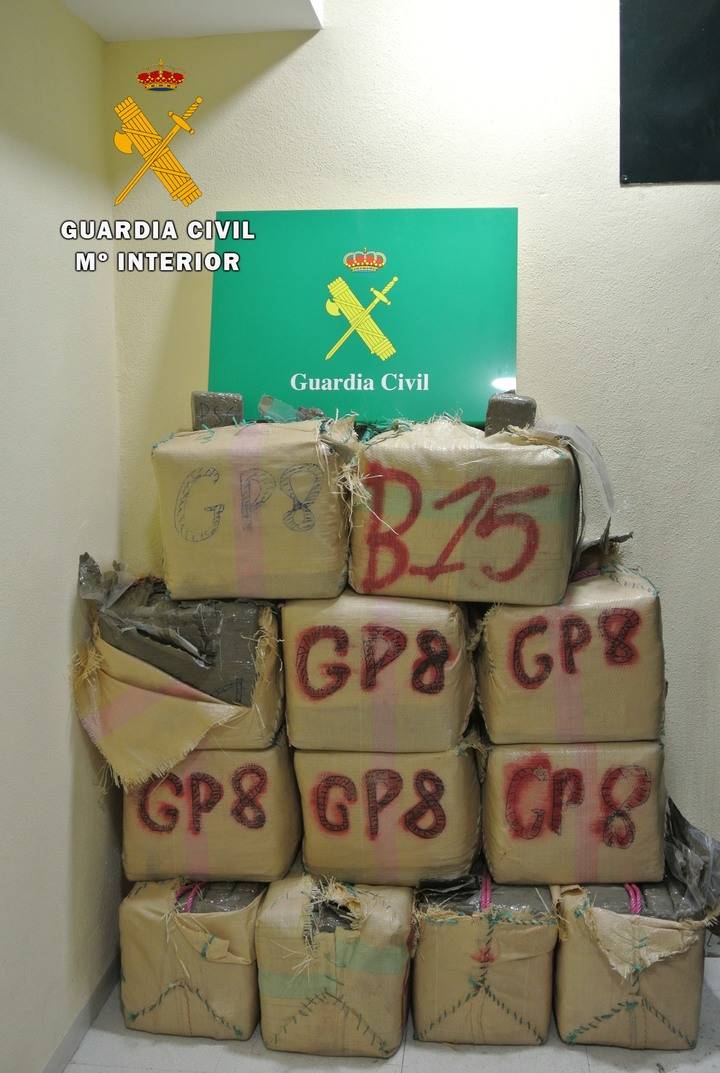 La Guardia Civil detiene a dos personas en Tembleque cuando viajaban con 393 kilos de hachís 