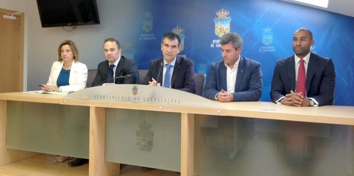 Román: A pesar de la minoría mayoritaria con la que gobernamos, el Ayuntamiento está funcionando correctamente