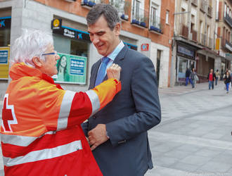 El Consistorio de la capital expresa su apoyo a Cruz Roja en el Día de la Banderita