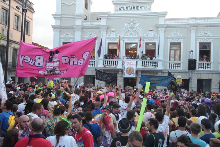 La peña El Tarro da el pistoletazo de salida a las Ferias y Fiestas de Guadalajara 2015