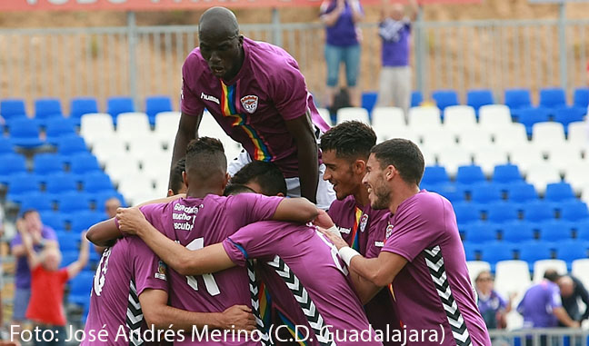 El Dépor consigue su primera victoria liguera con un golazo de Miguélez