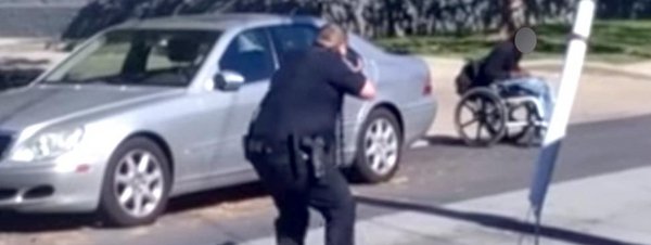 Tres policías disparan a un joven negro en silla de ruedas en EE.UU.