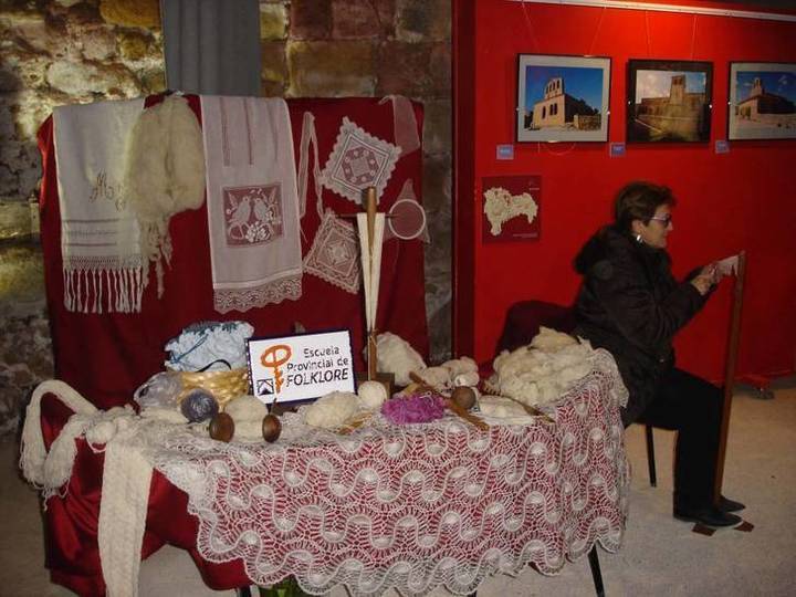 Demostraciones de artesanía de la Escuela de Folklore en Fuencemillán el sábado 26