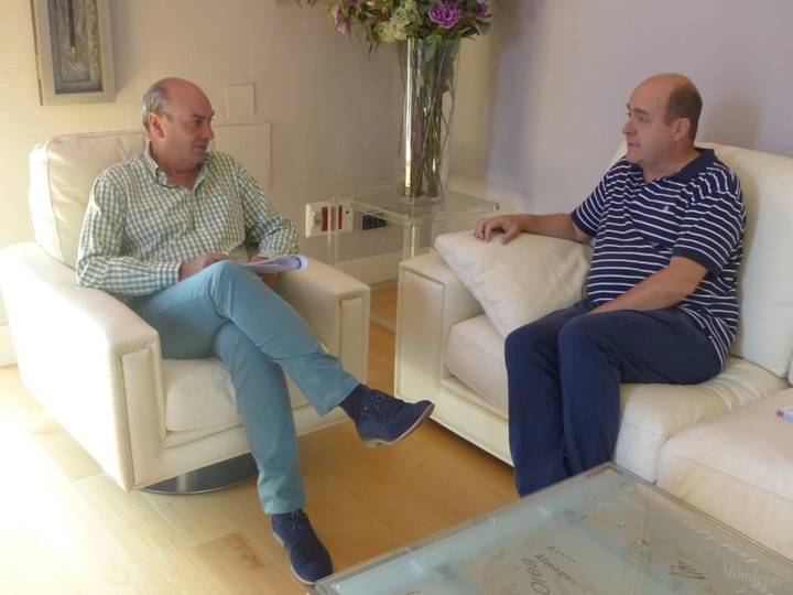 El presidente de la Diputación muestra su disposición para colaborar de forma coordinada en la ayuda a los refugiados