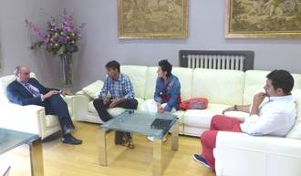 José Manuel Latre muestra su compromiso con el sector artesano y traslada el apoyo de la Diputación