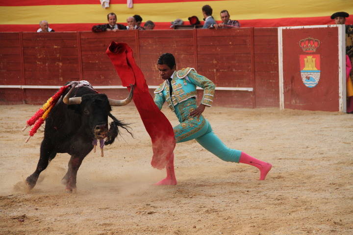 Henche y Rivera abren la puerta grande de La Isla de Trillo