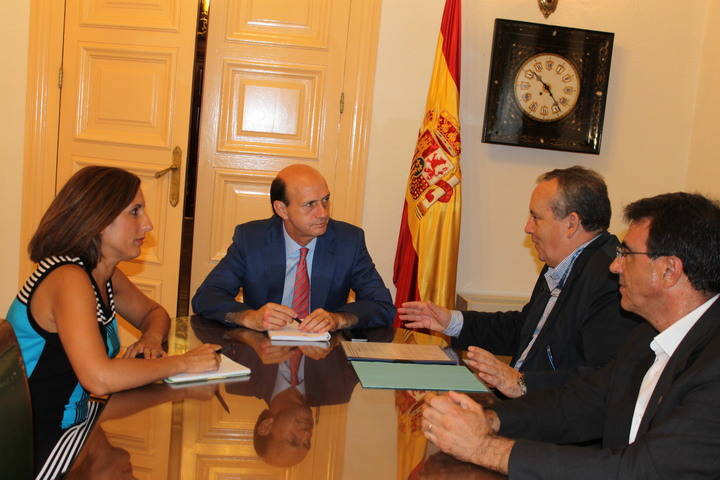 Reunión en Subdelegación para mejorar la seguridad en la N-320