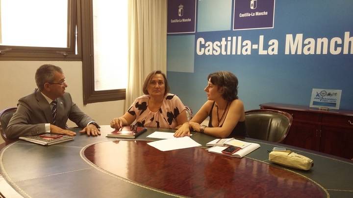 El Instituto de la Mujer de Castilla- La Mancha acerca su exposición “Mujer y Deporte” a Yebes 
