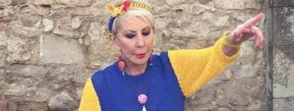 La colaboradora de Sálvame, Karmele se viste de 