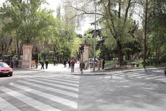 Dos jóvenes roban bolsas de hielo en la peña El Caracol y amenazan a los agentes policiales