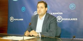 ¿Malos modos o cobardía? Page da con la puerta en las narices -literalmente- al presidente de la Diputación de Cuenca