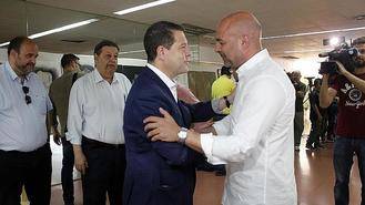 Los populares acusan a Podemos de venderse al PSOE por conseguir un senador