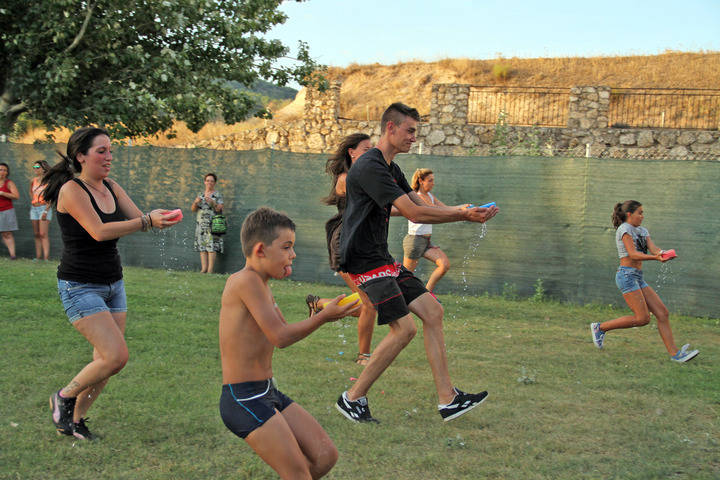 Pareja se prepara para vivir intensamente sus fiestas en honor a la Virgen de los Remedios